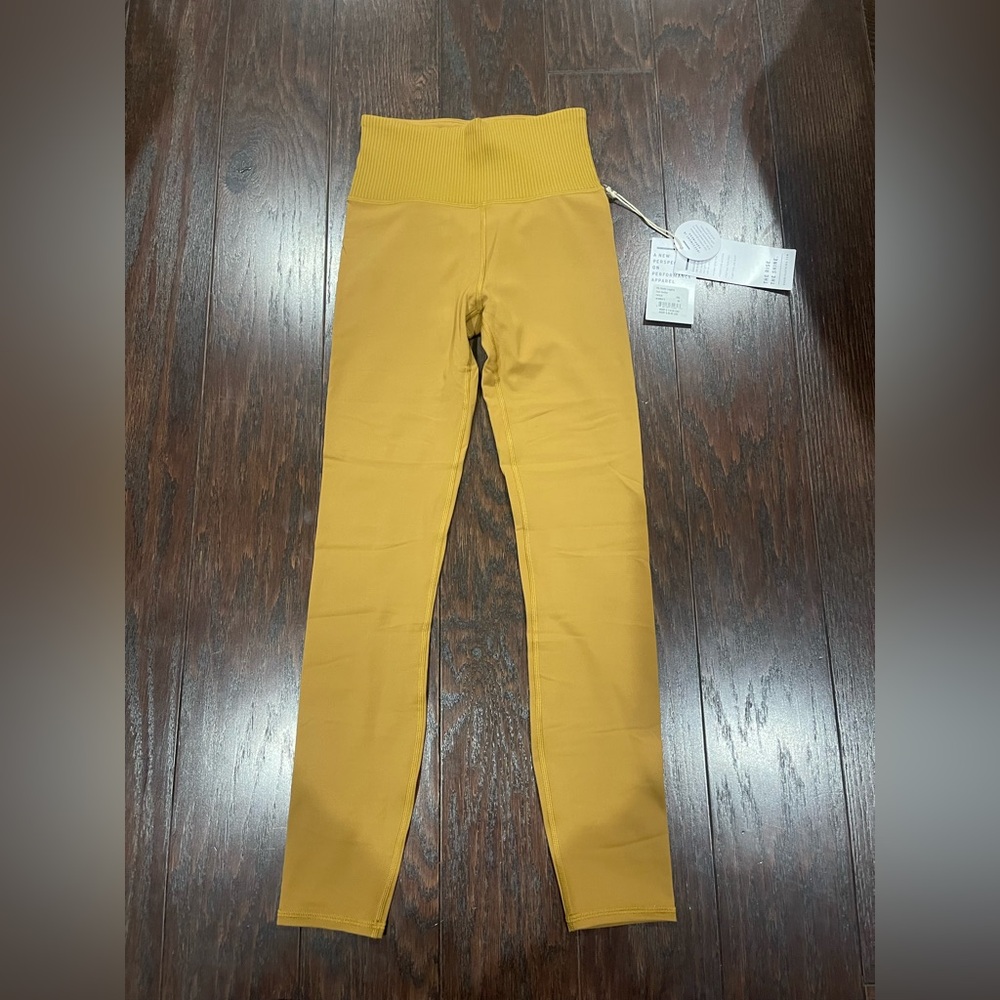 Vuori Women Rib Studio Legging Women Size X-Small Dark Golden NEW Athleisure